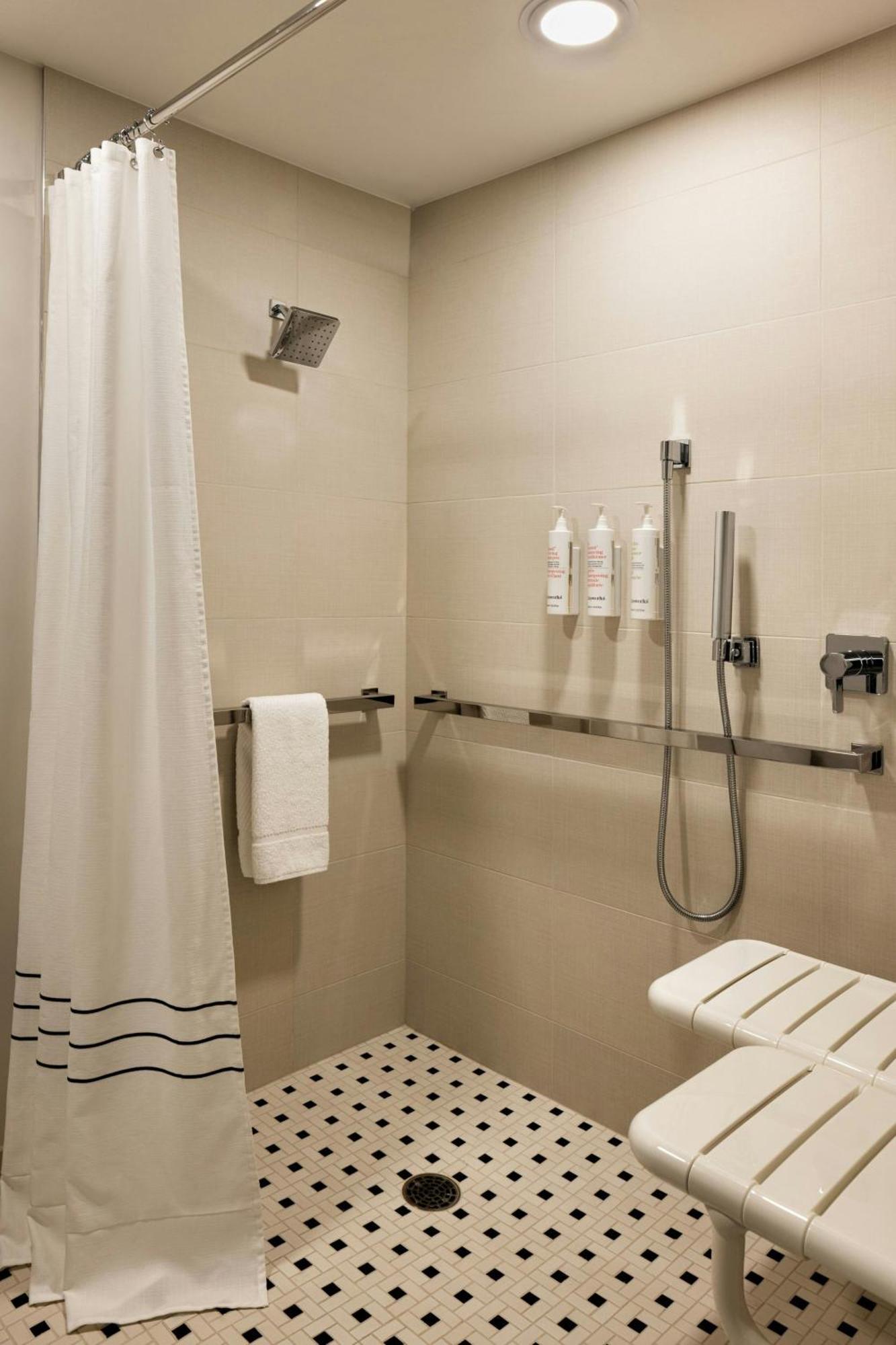 Oshkosh Marriott Waterfront Hotel & Convention Center Ngoại thất bức ảnh