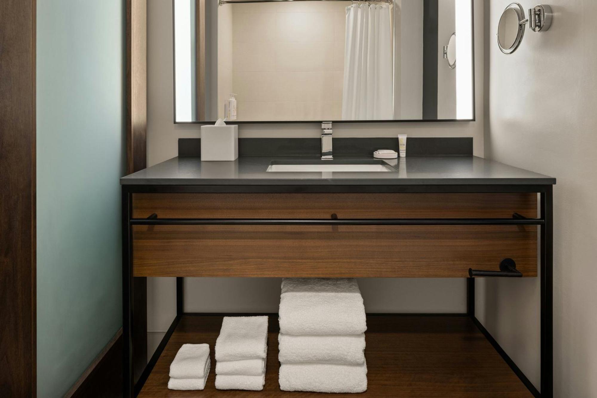 Oshkosh Marriott Waterfront Hotel & Convention Center Ngoại thất bức ảnh