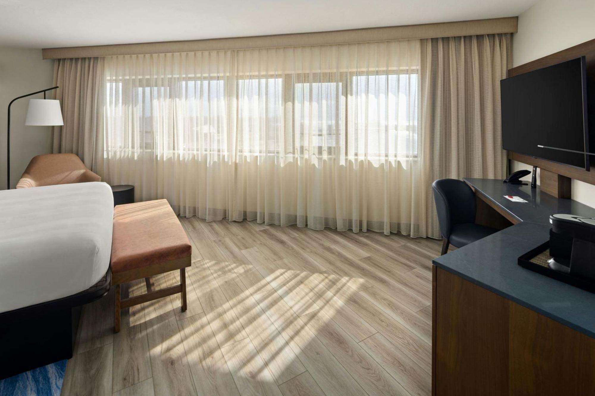 Oshkosh Marriott Waterfront Hotel & Convention Center Ngoại thất bức ảnh