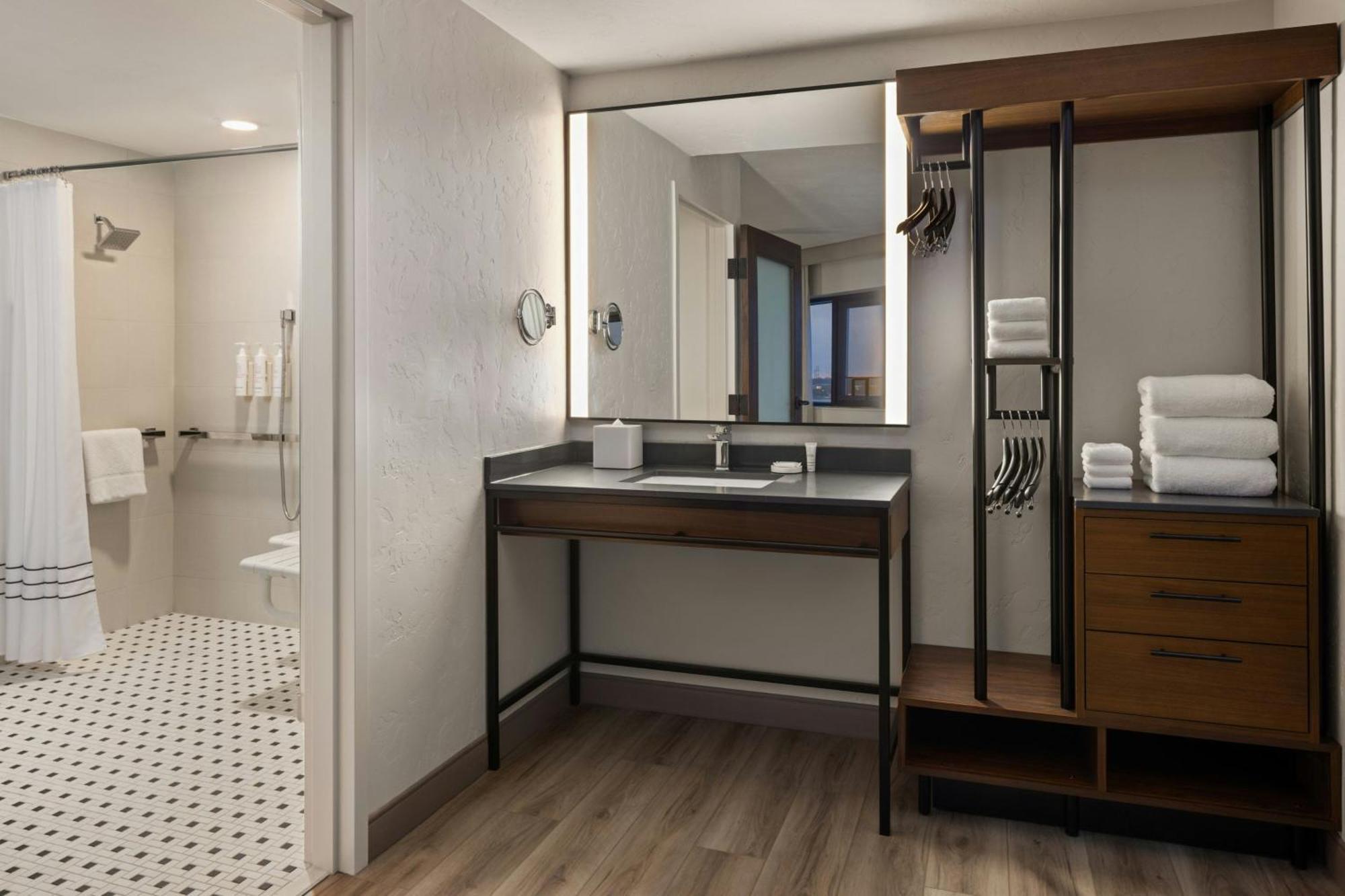 Oshkosh Marriott Waterfront Hotel & Convention Center Ngoại thất bức ảnh