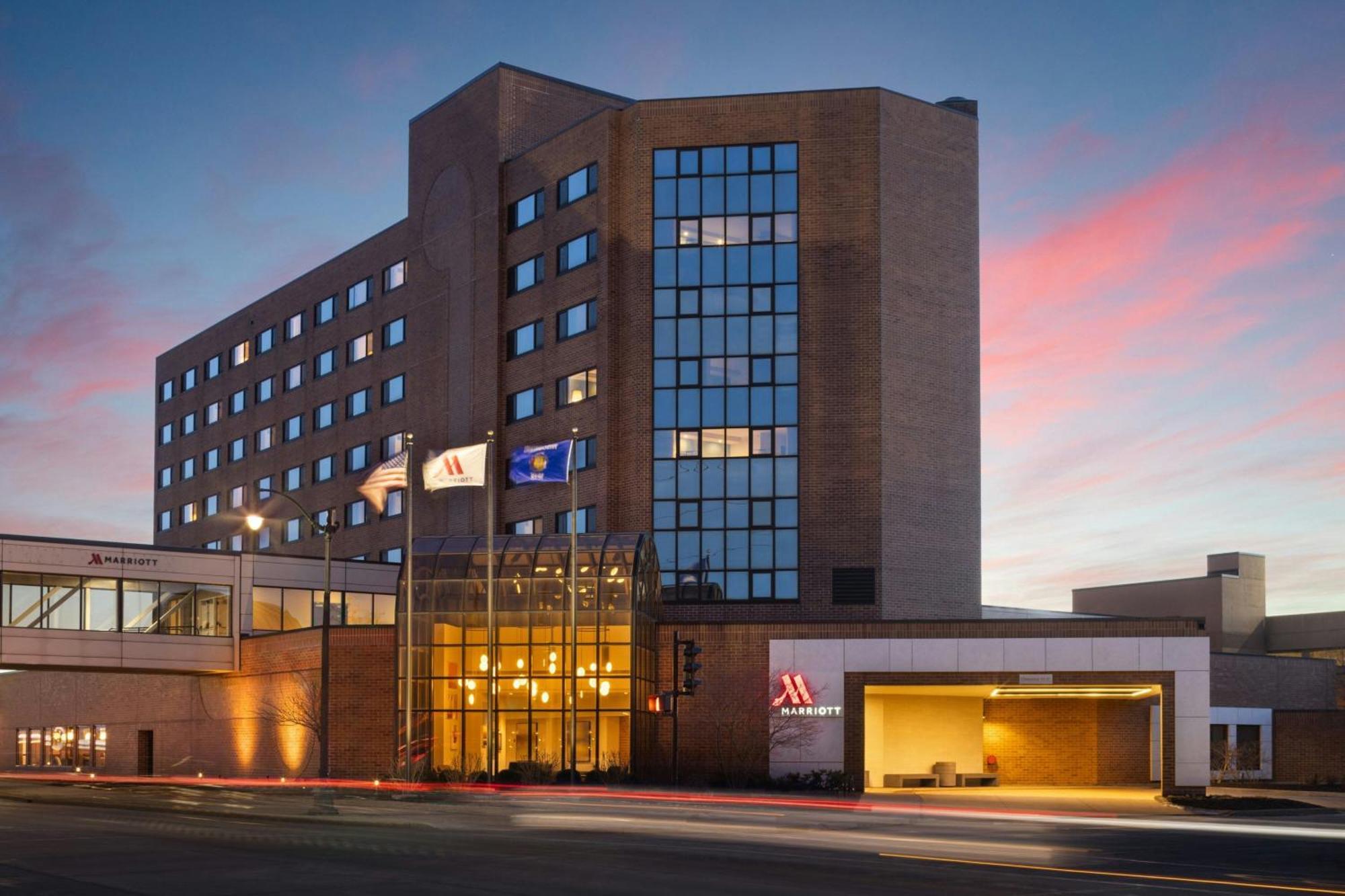 Oshkosh Marriott Waterfront Hotel & Convention Center Ngoại thất bức ảnh