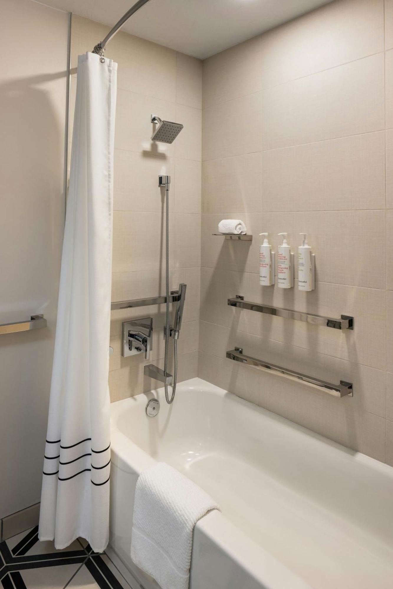 Oshkosh Marriott Waterfront Hotel & Convention Center Ngoại thất bức ảnh